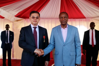 孙总裁获颁几内亚总统骑士勋章