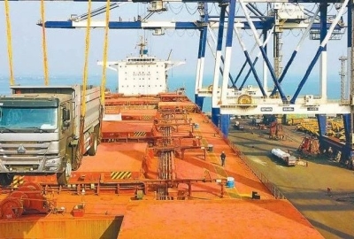 《人民日报》要闻版报道几内亚达圣铁路和中非班轮