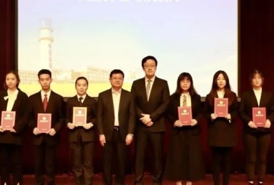 韦立奖助学金颁奖仪式暨宣讲会在上海海事大学举行
