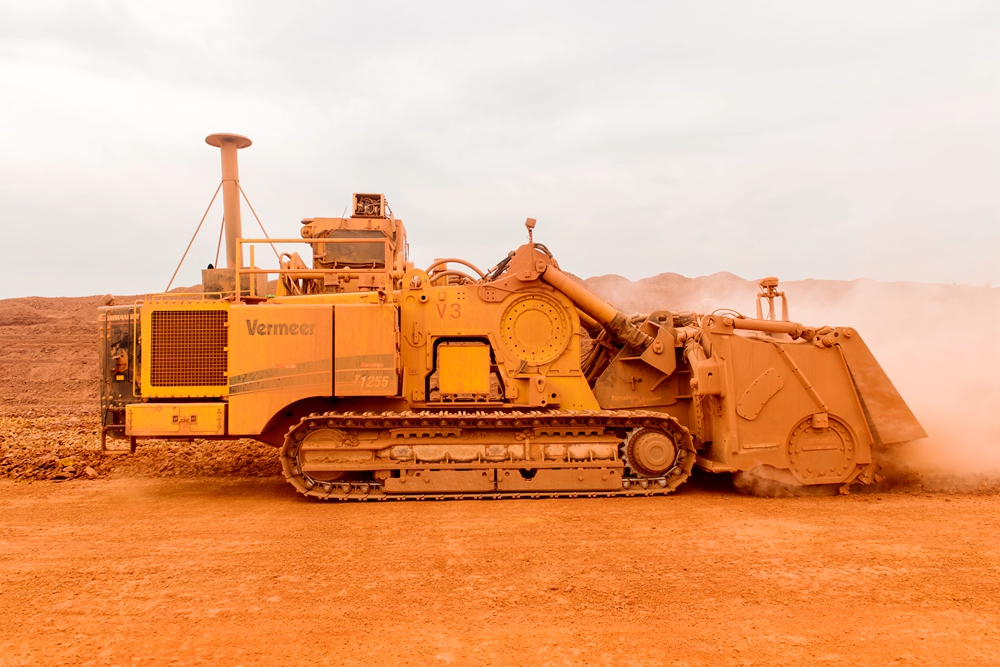 Guinee. 01/2019. Plateau 6. Extraction de la bauxite.