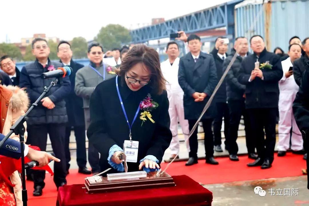 华夏铸重器，西非辟海疆：韦立再迎两座新浮吊