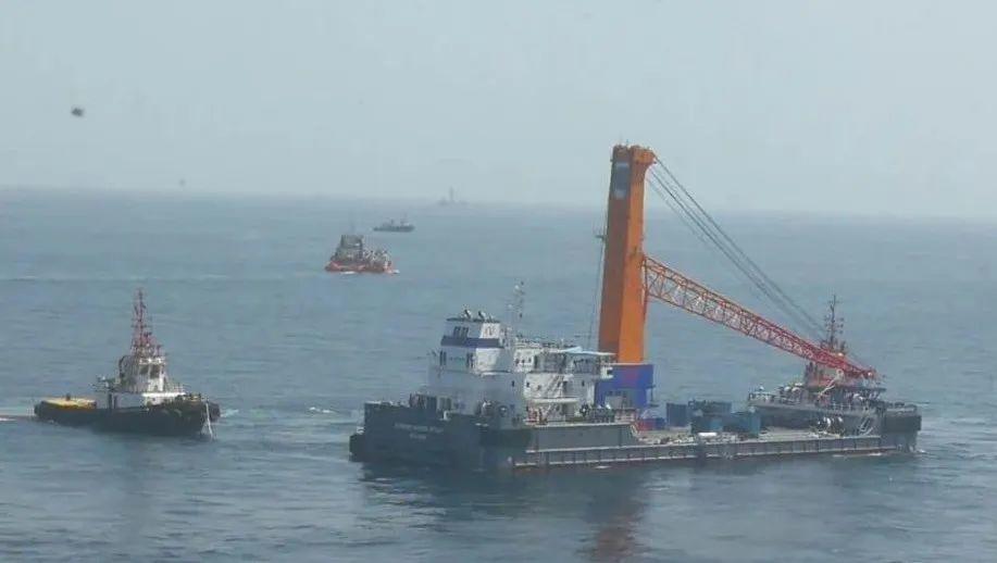 硬核装备投送：韦立新造浮吊和拖轮抵达几内亚！