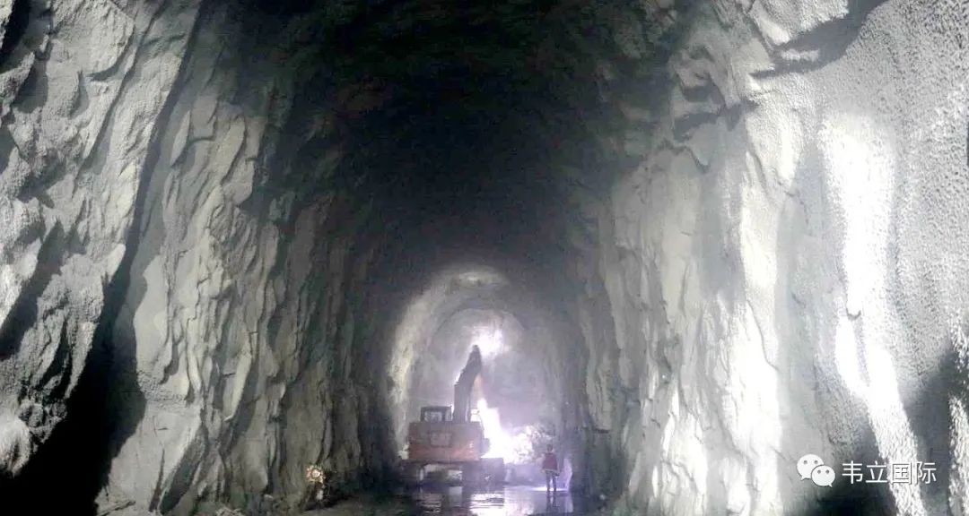 赢铁牛年开门红：几内亚史上最长铁路隧道成功贯通！
